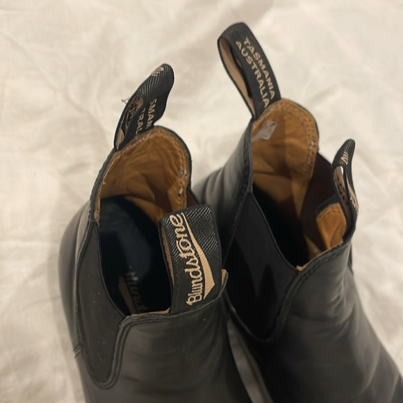 Blundstone women’s heeled, black leather boot - Picture 7 of 10